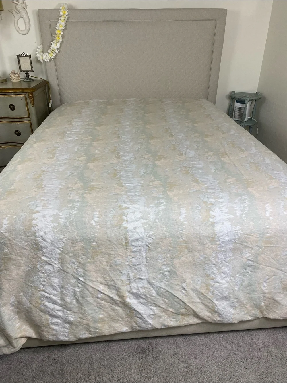 Frontgate King Duvet Jaquard in a silvery white , light peach , pale green